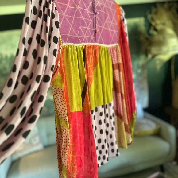 Anthropologie Black/ Pink Long Sleeve swing Blouse - Picture 5 of 6